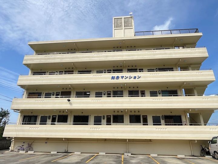 知念マンションの外観