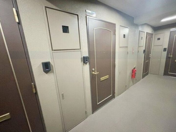 東京都港区芝3(マンション)の賃貸物件の玄関