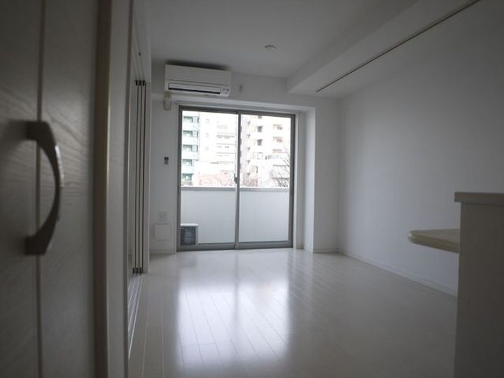 エステ浅草壱番館の居間