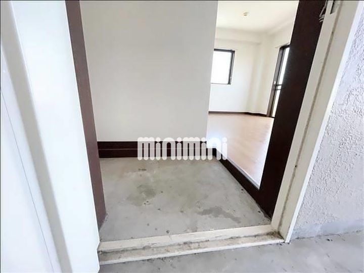 三澤ハイツの玄関