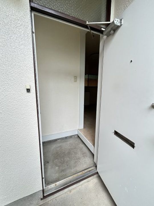 ハイツふじの玄関