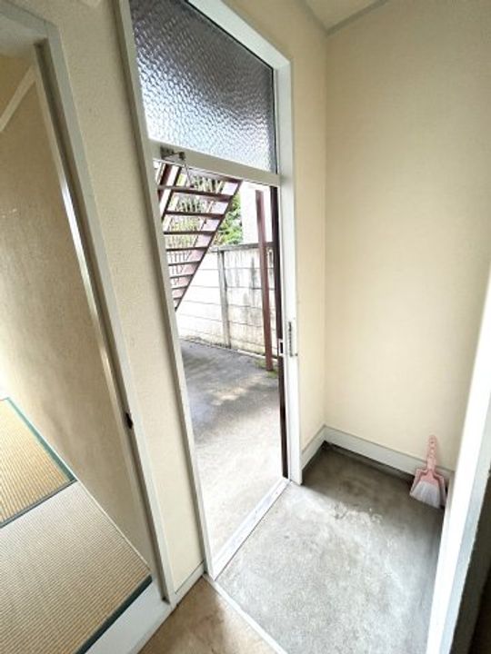 ハイツふじの玄関