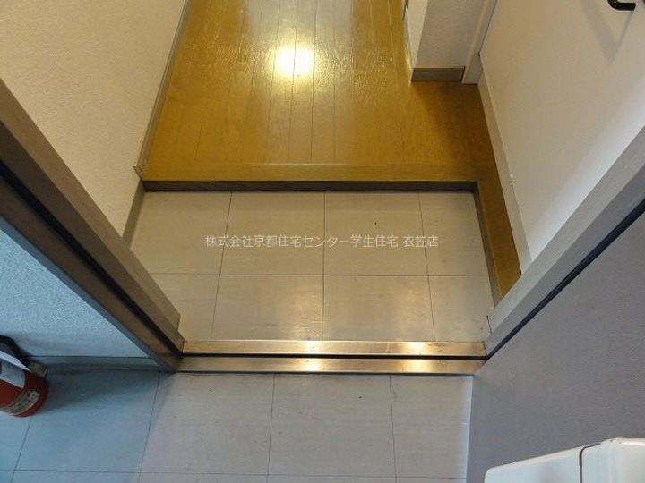 グランデュール金閣の玄関