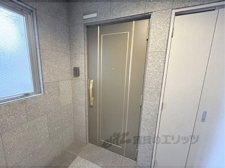 クリスタルグランツ京都御所北の玄関