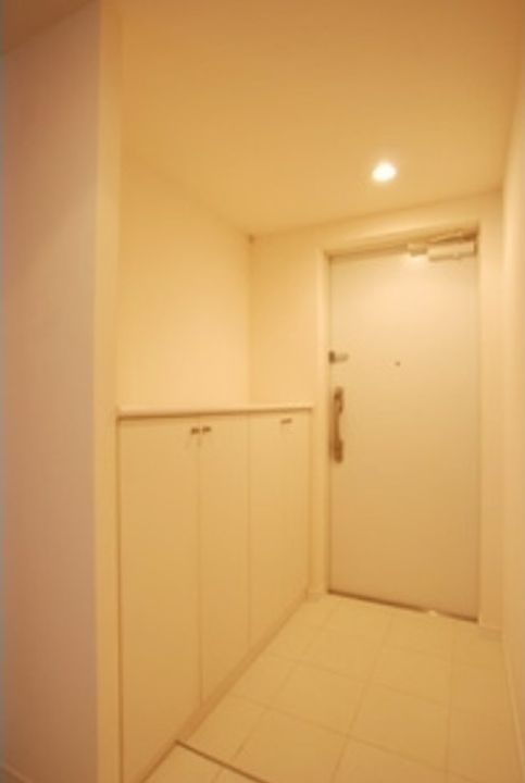 コスモリード南麻布の玄関