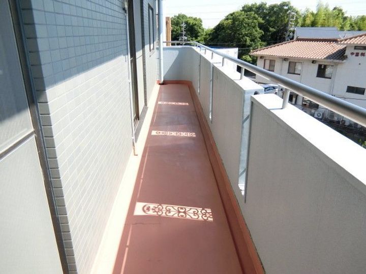 オーシャン50日進駅前の内装