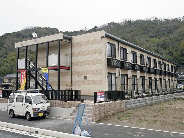 レオパレス宮苑ひまわりの外観