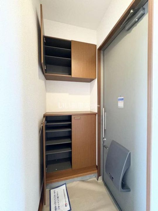 エクサージュBの玄関