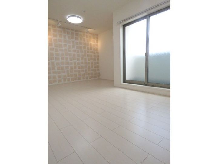 大阪府堺市西区浜寺公園町1(アパート)の賃貸物件の居間