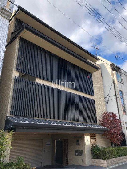 シュシュパルク六条院の外観