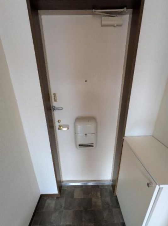 東京都杉並区下高井戸1(マンション)の賃貸物件の玄関