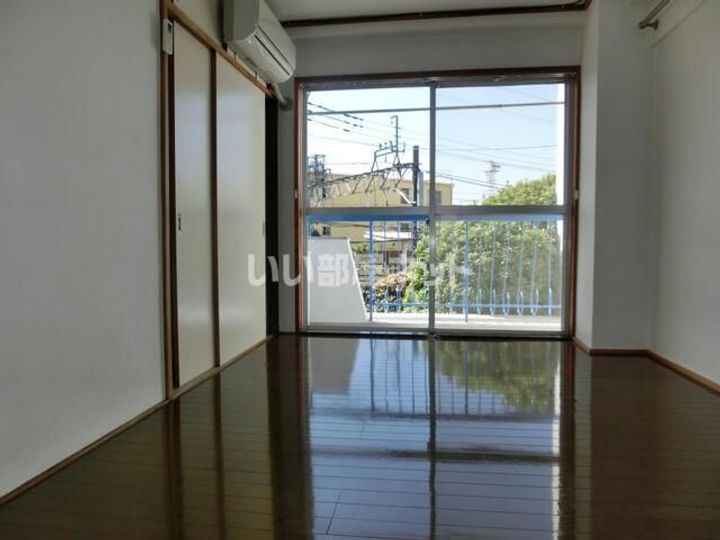 霞コーポの居間