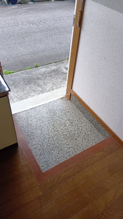 新潟県加茂市新栄町(アパート)の賃貸物件の玄関