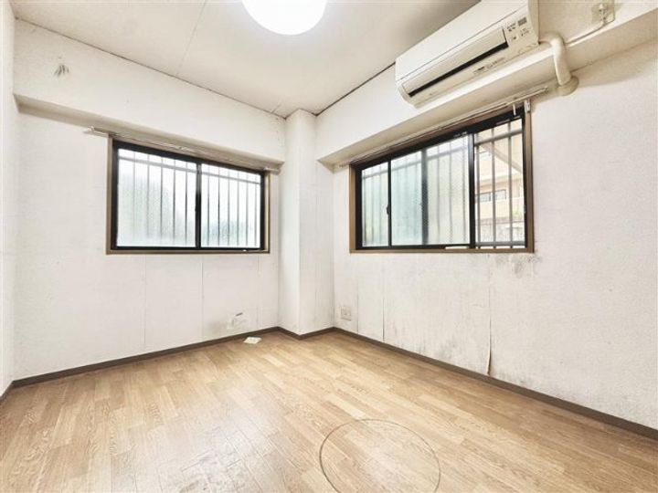 ポワソン・ルージュの居間