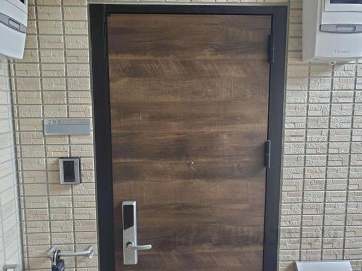 メゾンシャトーベルロードの玄関