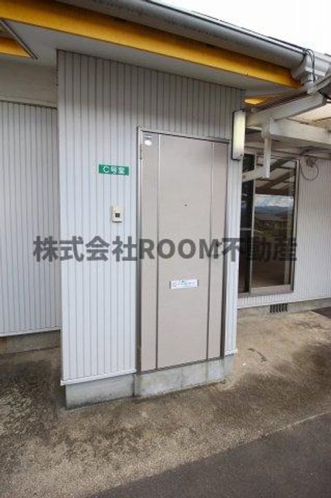 宮崎県都城市年見町(一戸建)の賃貸物件の玄関