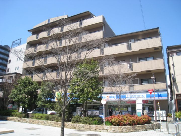 ラカーサ山科の外観