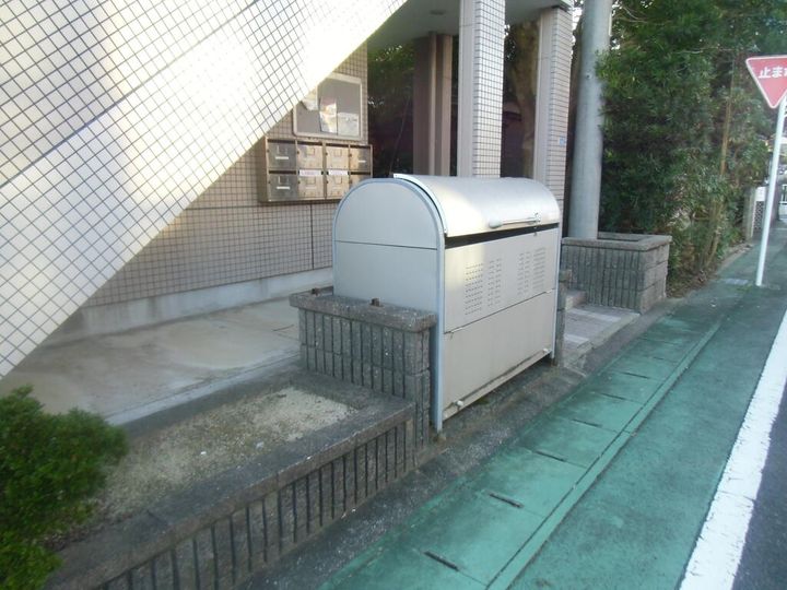 三重県津市末広町(アパート)の賃貸物件の玄関