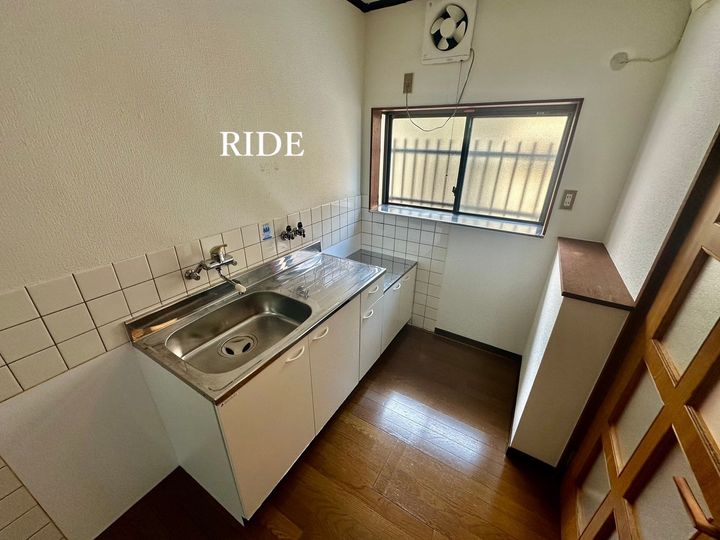 大阪府堺市西区浜寺石津町東4(一戸建)の賃貸物件のキッチン