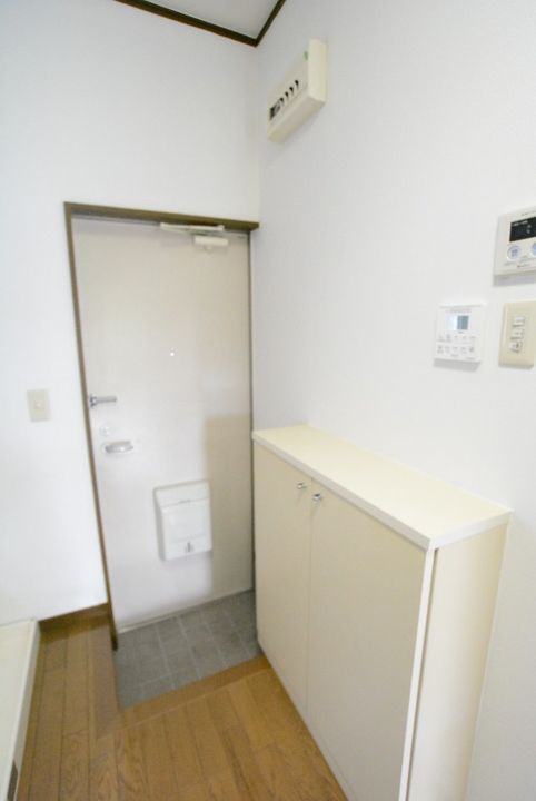 サンライズ本山1号地の玄関