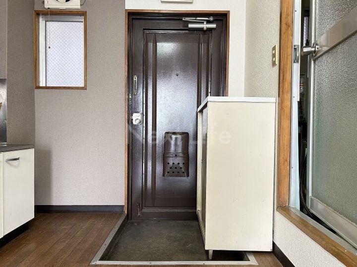 東京都府中市是政2(マンション)の賃貸物件の玄関