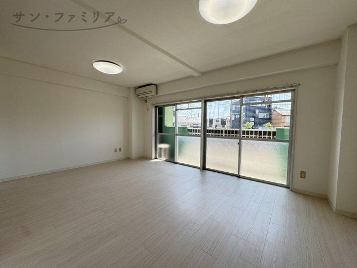 赤岩口グリーンハイツの居間