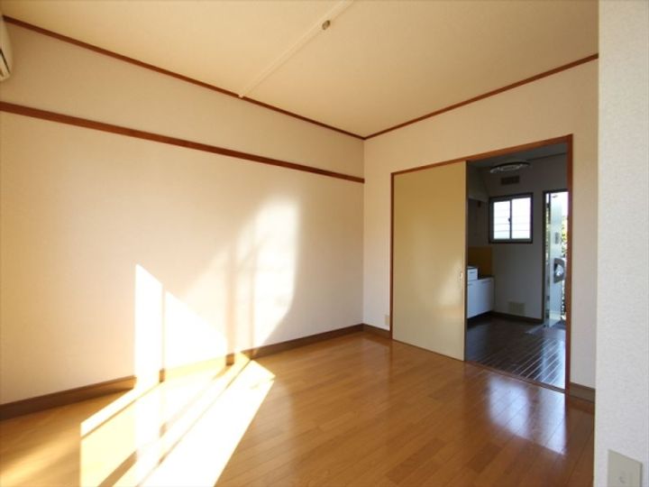 千波ビューハイツの居間