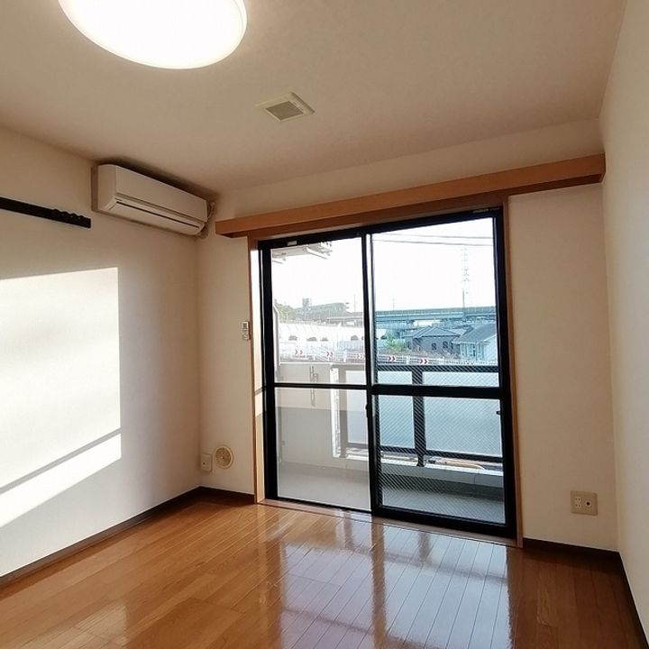 ガーデンコートの居間