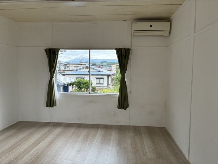 ジャヴィス巣子の居間