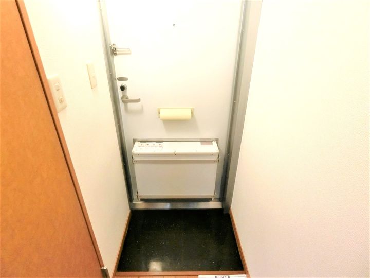 大阪府大阪市生野区小路2(マンション)の賃貸物件の玄関