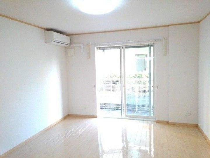 大阪府泉佐野市市場西3(アパート)の賃貸物件の居間