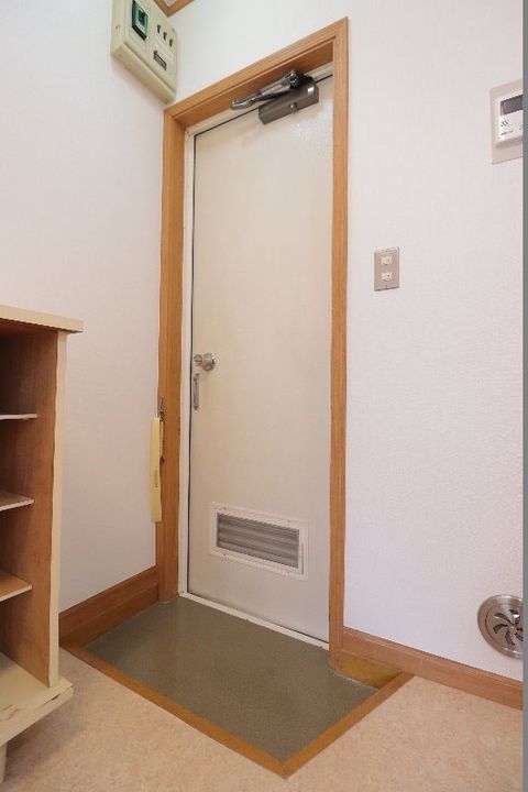 千葉県市川市中山4(アパート)の賃貸物件の玄関