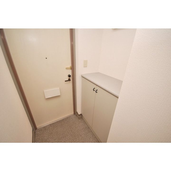 シャルム磯部の玄関