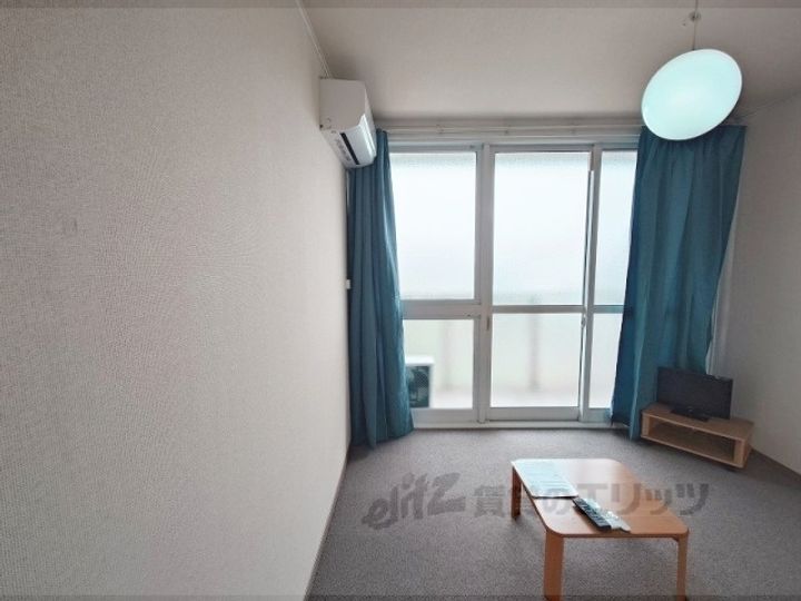 レオパレスヴィラの居間