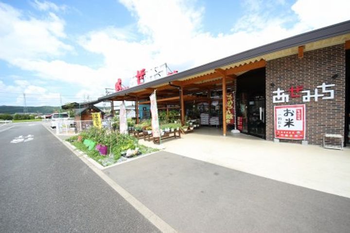 ボン・シャンス Bの周辺