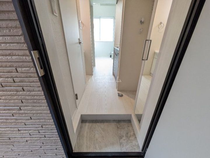 Amen Corner 堀切の玄関