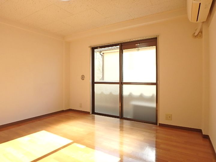 岩渕ハイツの居間