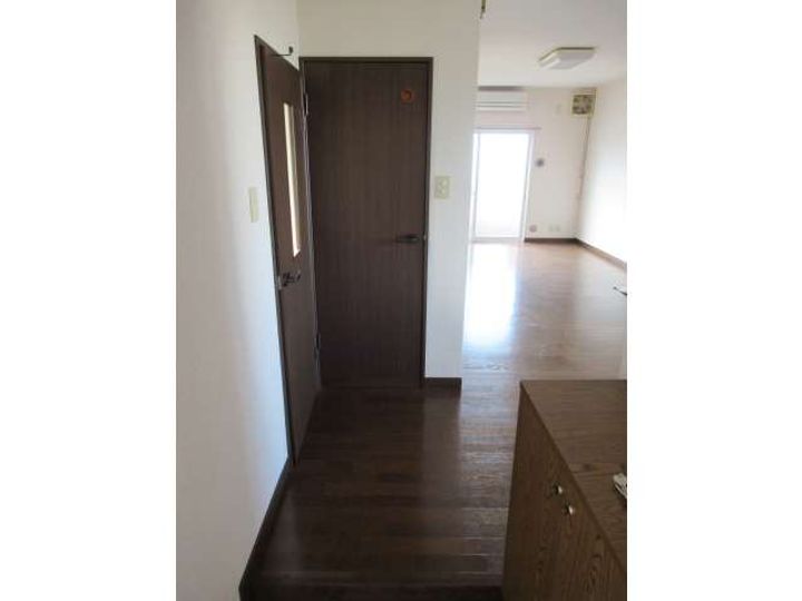 ビバークハイツIIの玄関