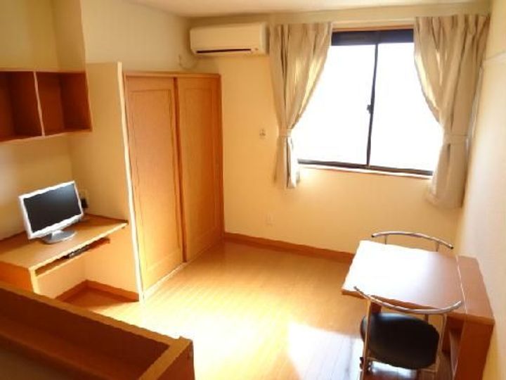 レオパレスカモミールの居間