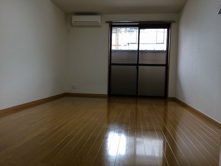 フラッティ堀川高辻の居間