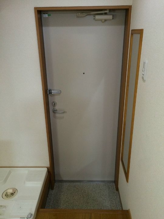 フラッティ堀川高辻の玄関