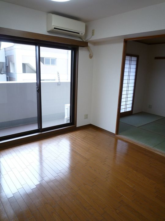 横浜南太田ホームズの居間