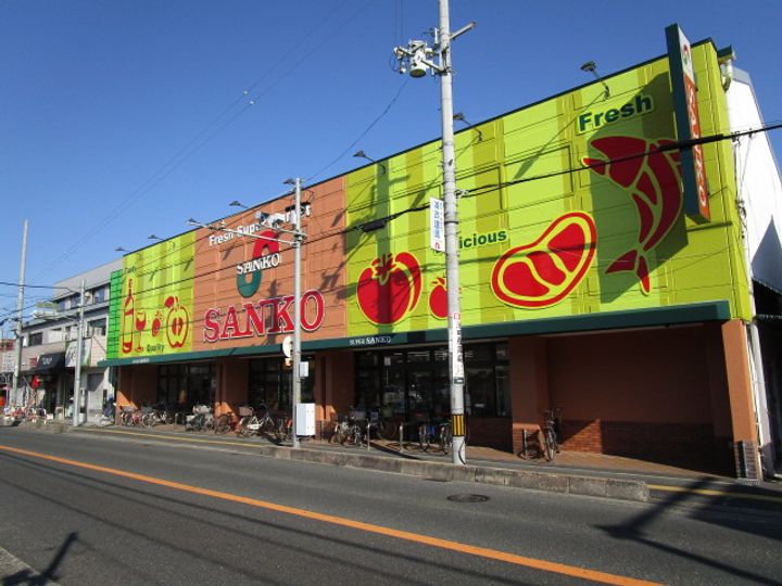 ラークコートの周辺