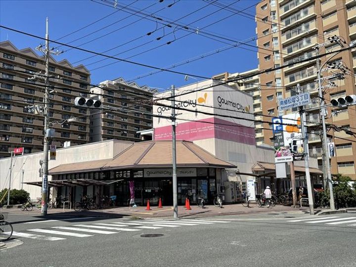ラークコートの周辺