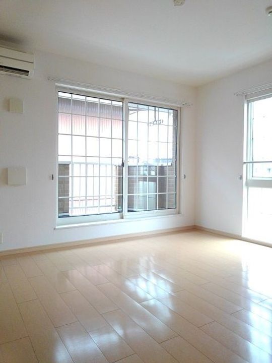 プレコリーヌVIIの居間