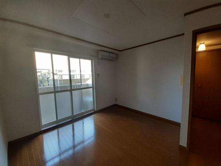 大阪府交野市私部6(マンション)の賃貸物件の居間