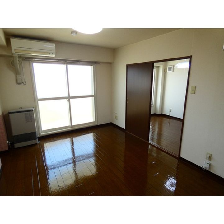 エイブルOKAMURAの居間