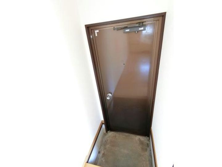 山口県岩国市門前町2(マンション)の賃貸物件の玄関