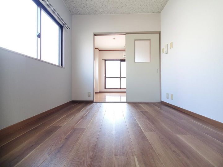 シャルマン寿の内装