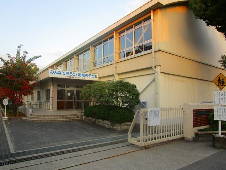 グランアベニュー国富Iの周辺